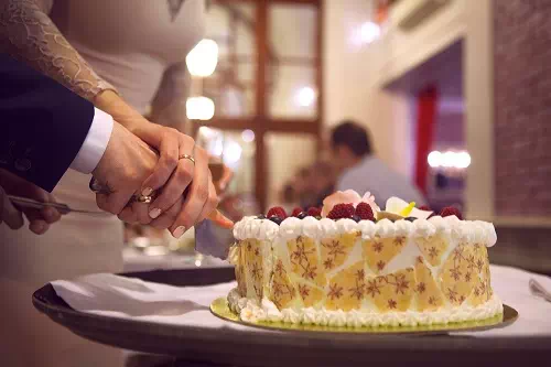 cake cutting moment