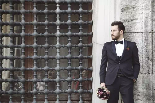 groom's waiting for the bride