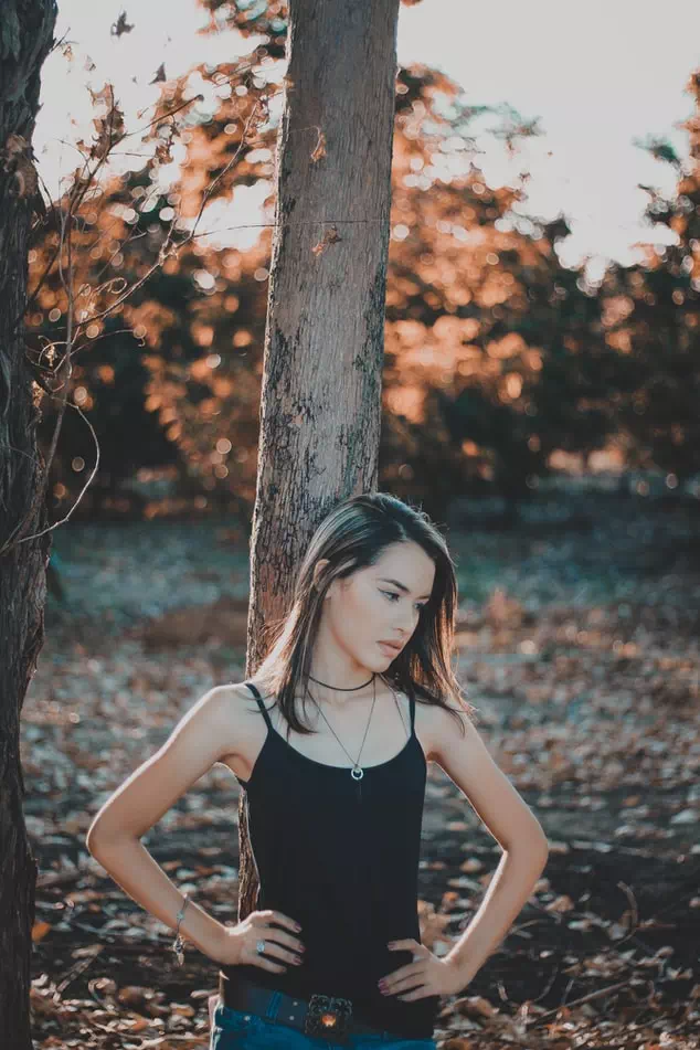 The hand-on-hip