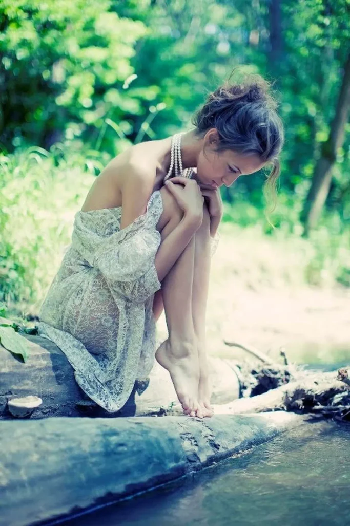 Go for natural poses in candid photography