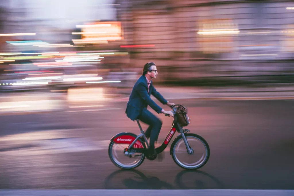 Use motion blur in candid photography
