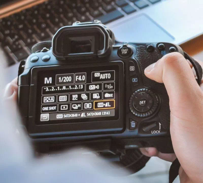 Use the burst mode in candid photography